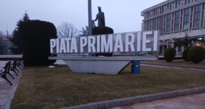 Rușinos, în Piața Primăriei!