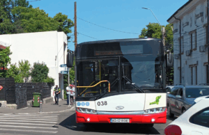 Misterul autobuzului oprit în trafic