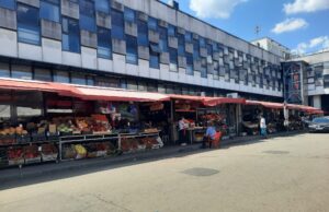 Piețele din Pitești luate cu asalt. Ce se caută cu disperare