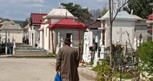 Bătrânii din Argeș trăiesc pe datorie