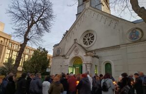 Noaptea sfânta. Biserica a răsunat: Cristos a înviat!