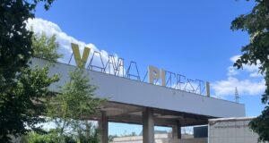Rușinea de la intrarea în Pitești: Vama degradării și a nepăsării